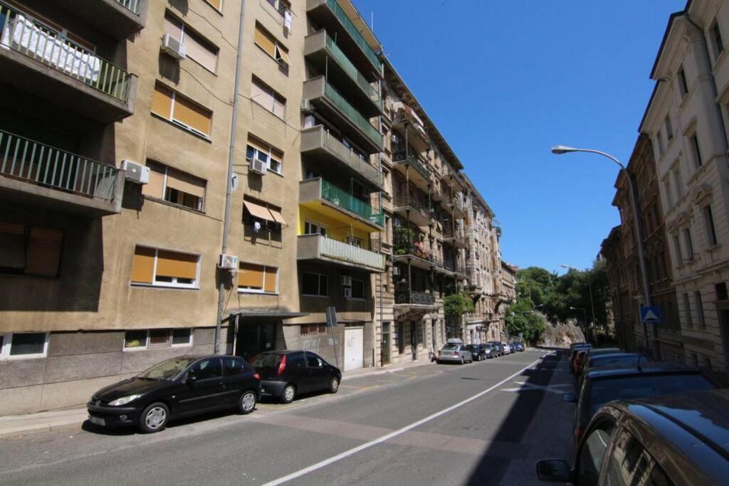 Fast Friend - Cozy Apartment In The Center With Private Garage Rijeka Extérieur photo